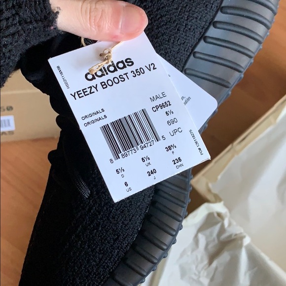 Adidas yeezy boost 350 black and red - Picture 3 of 4